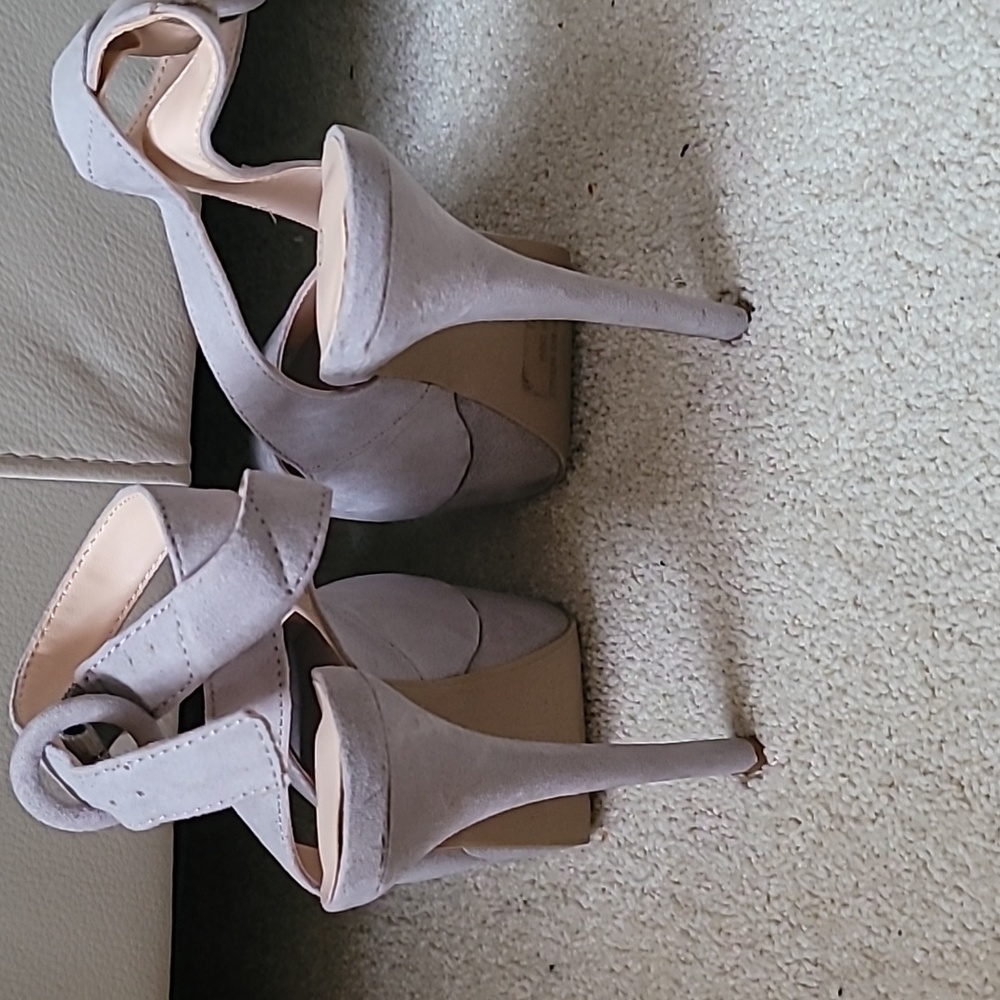 Shoes - Picture 3 of 4